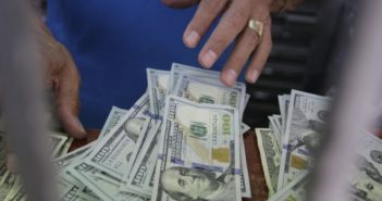 Dólar sigue al alza; cierra en $20.07 a la venta en bancos
