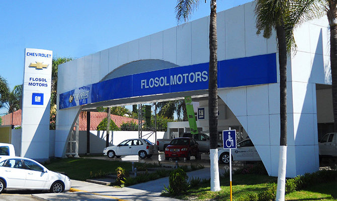 Baja 10% venta de autos en agosto según INEGI