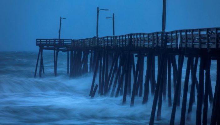 ''Dorian'' toca tierra en Carolina del Norte como huracán categoría 1