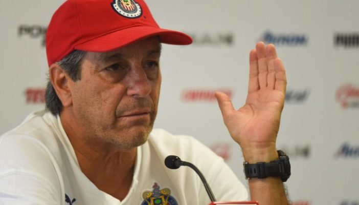 A 2 días del clásico, Chivas se queda sin técnico