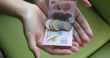 Admite AMLO rezago del salario mínimo en México y analiza aumento