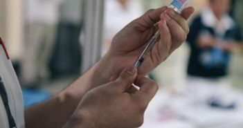 Ya hay 2 muertos por influenza en México, recomiendan vacunarse