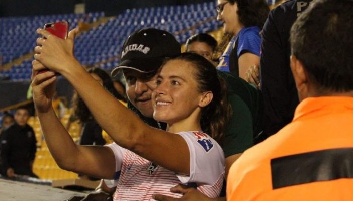 Aficionado que tocó a futbolista asegura temer por su vida