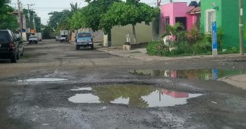 Cae Bahía en la peor crisis de baches en su historia