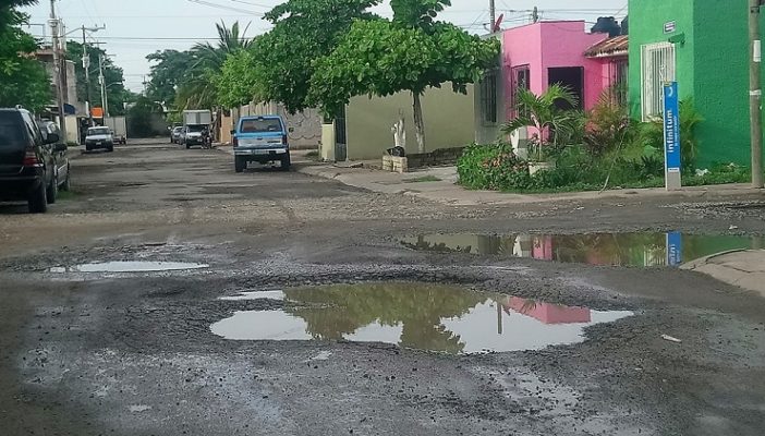 Cae Bahía en la peor crisis de baches en su historia