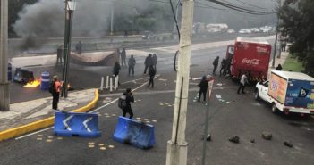 Piñera anula alza a electricidad y aumentará pensiones