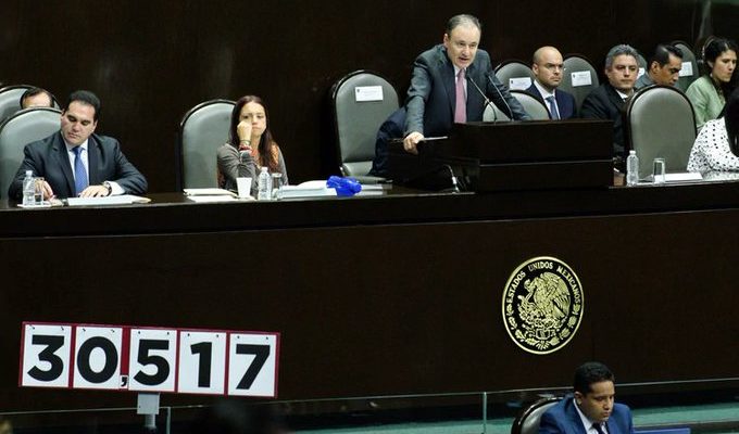 Acorralado por diputados, Durazo aseguró que no descarta renunciar