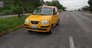 Discute con su novio por teléfono y se lanza de un taxi en movimiento