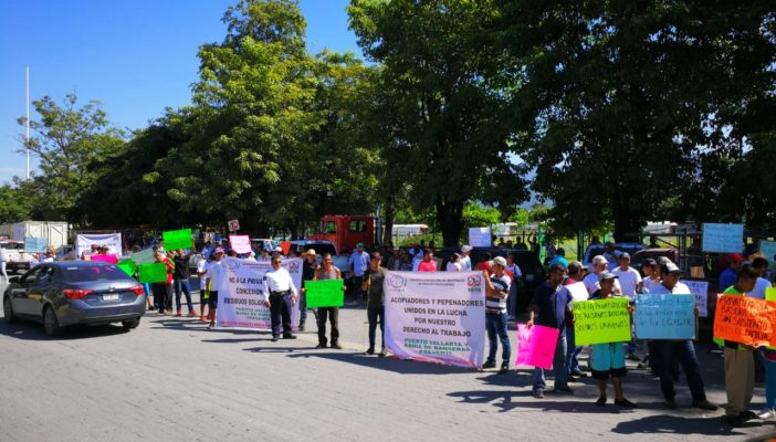 Chatarreros toman posesión del estado; gobernador los amenaza