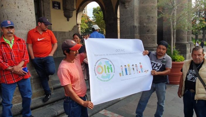 Franeleros se manifiestan contra operativos en Guadalajara