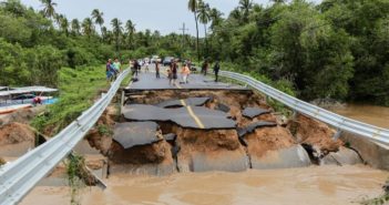 Tormenta tropical "Narda" toca tierra en Sinaloa y avanza hacia Sonora