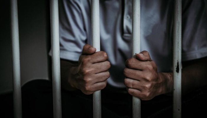 Intentó matar a su madre; lo vinculan a prisión preventiva