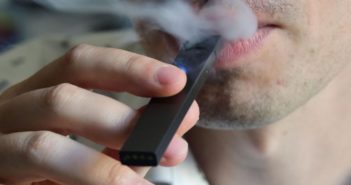 Un adolescente, primer fallecido en NY a causa de cigarro electrónico