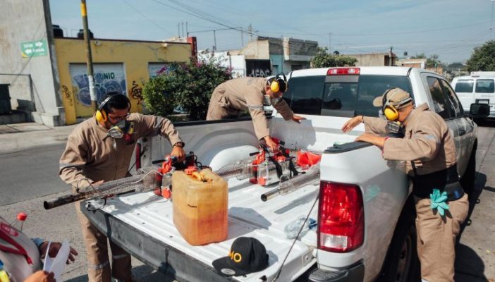 Atrasan pago a fumigadores en Jalisco; amenazan con huelga