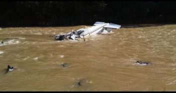 Encuentran a sexta víctima tras desplome de avioneta en Michoacán