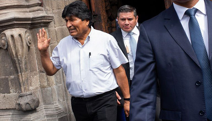 Evo Morales recibe CURP con validez hasta próximo año