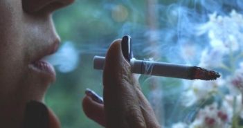 Nueva York implanta a los 21 años como edad mínima para fumar