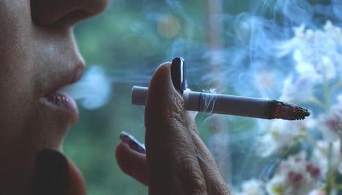 Nueva York implanta a los 21 años como edad mínima para fumar