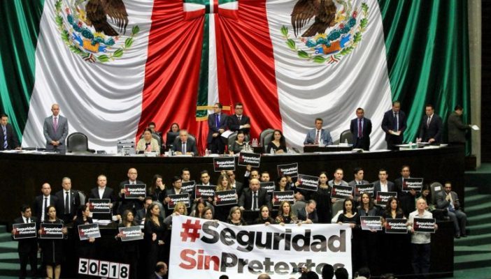 Critican diputados a AMLO por revelar nombres de altos mandos militares