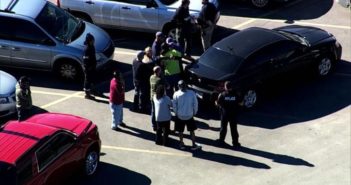 Tres muertos tras tiroteo en estacionamiento de un Walmart en Oklahoma