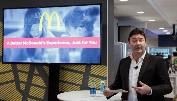 McDonald's despide a directivo por mantener relación con una empleada