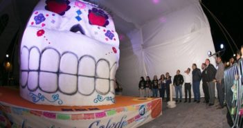 Querétaro tiene la calavera de azúcar más grande del mundo