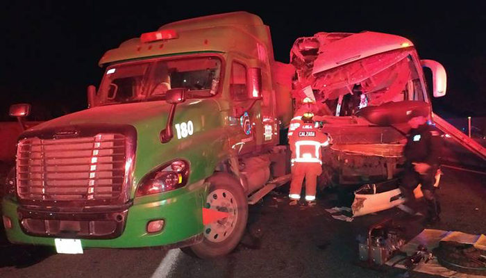 Un muerto y 26 lesionados, por accidente carretero en Jalisco