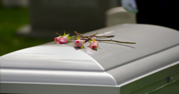 Población carece de planes funerarios