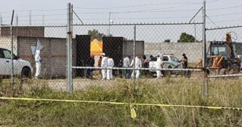 Suman 12 cuerpos de las 52 bolsas con restos de El Zapote