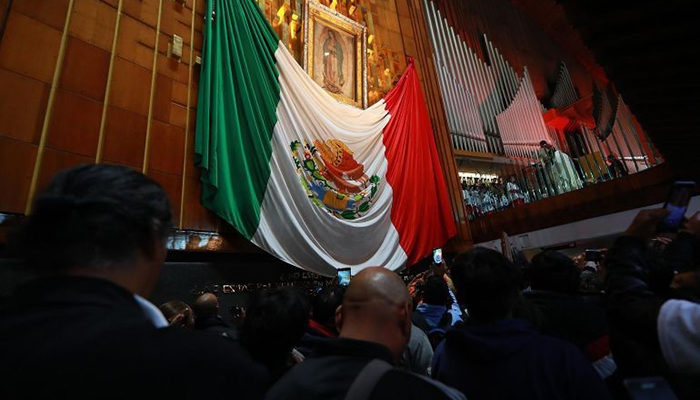 Miles de peregrinos visitan a la Virgen de Guadalupe