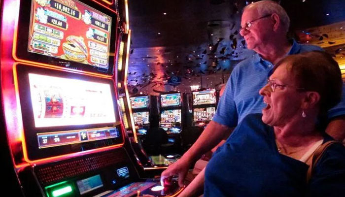 Morena propone regular el funcionamiento de casinos