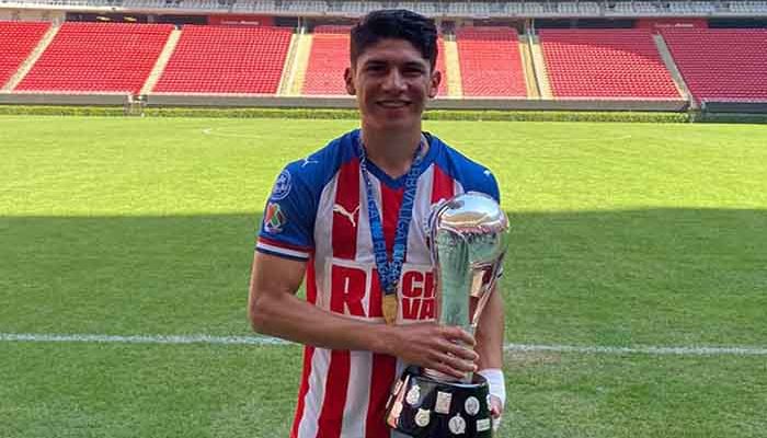 Vallartense con gran historial deportivo; actual campeón con Chivas