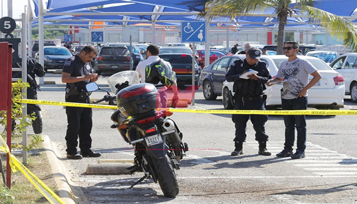 Balean a sujeto en plaza Lago Real, Bahía de Banderas