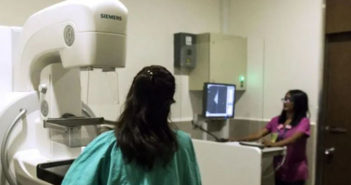 Más de 100 mil médicos y enfermeras buscan plaza; solo piden a ocho mil