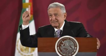 "Todos cometemos errores", justifica AMLO a embajador deshonesto