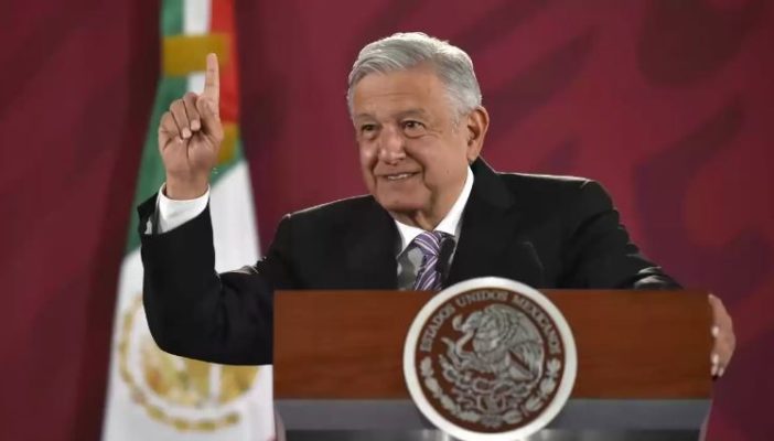"Todos cometemos errores", justifica AMLO a embajador deshonesto