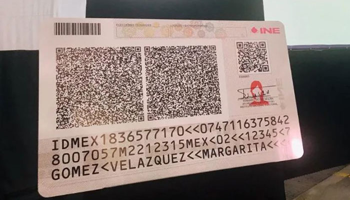 INE expide nueva credencial con códigos QR; lo consideran una mejora