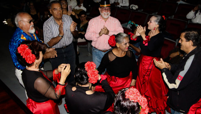 Más de 300 alumnos de la tercera edad culminaron sus cursos del SUAM
