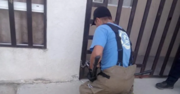 Mujer era encerrada mientras su pareja salía; presentó huellas de violencia