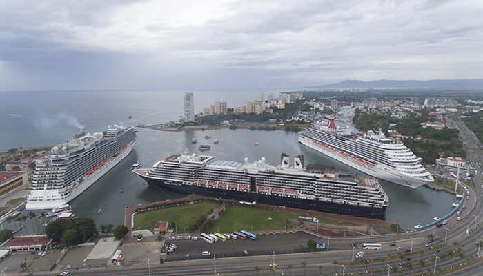 Casi 15 mil personas visitaron Puerto Vallarta en cruceros este 1 de enero