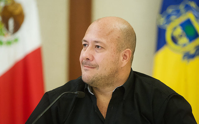 'Pónganse a buscar cosas serias', dice Alfaro a periodistas