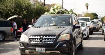 Dan último adiós a maestra asesinada en escuela de Torreón