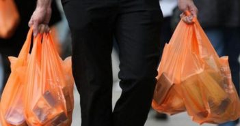 Multas por dar bolsas de plástico se aplicarán hasta 2021