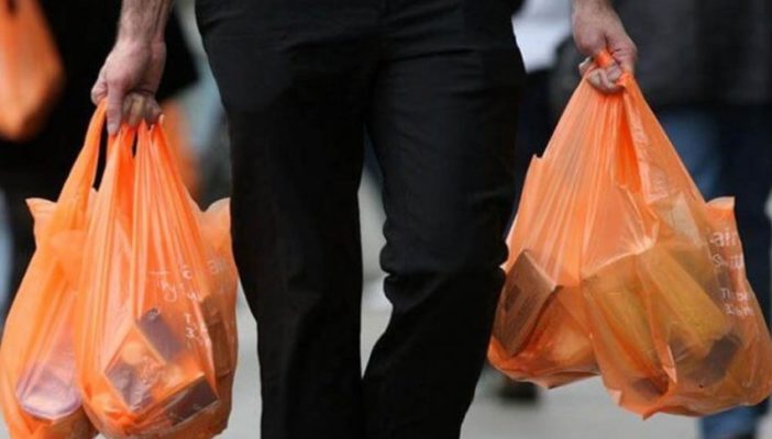 Multas por dar bolsas de plástico se aplicarán hasta 2021
