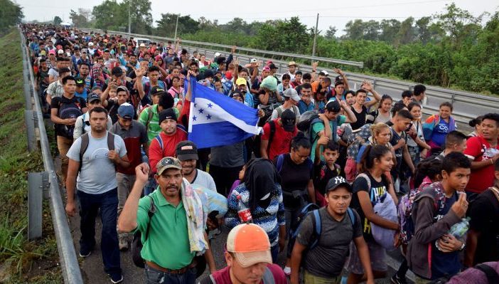 Ofrece AMLO más de 4 mil empleos a la nueva caravana migrante
