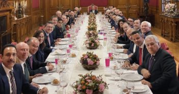 AMLO evita hablar del Insabi en comida con gobernadores