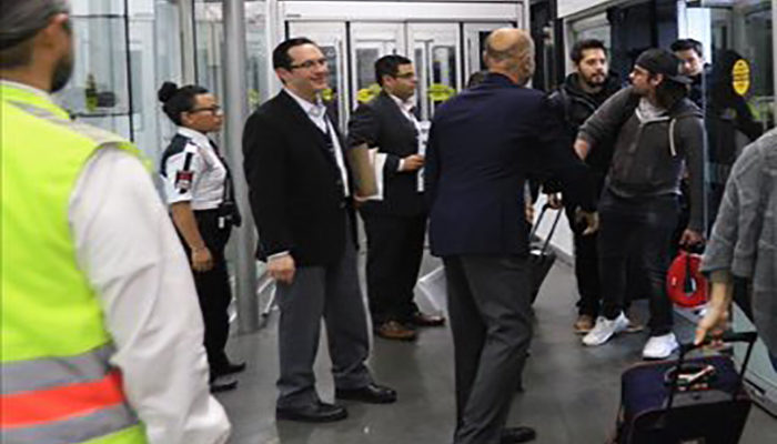 Regresan mexicanos tras cuarentena en Francia por coronavirus