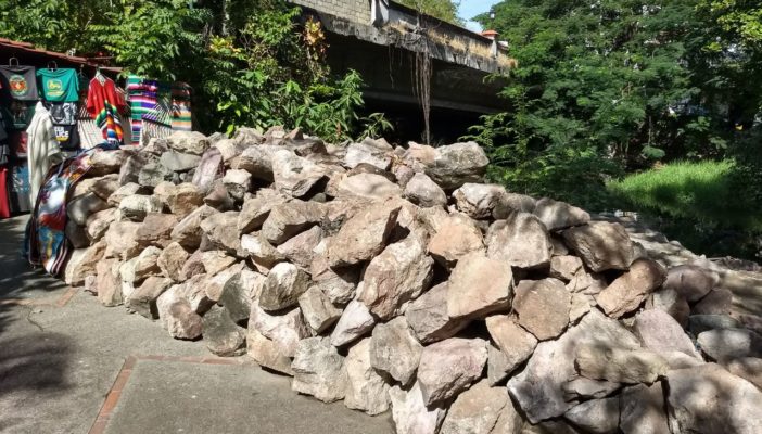 Tras 6 años caídas, por fin restaurarán escaleras del Cuale