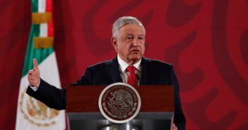 Propone AMLO eliminar los 'puentes' en calendario escolar