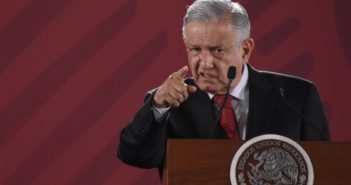 Siri reconoce a AMLO como 'el cacas'; desata polémica
